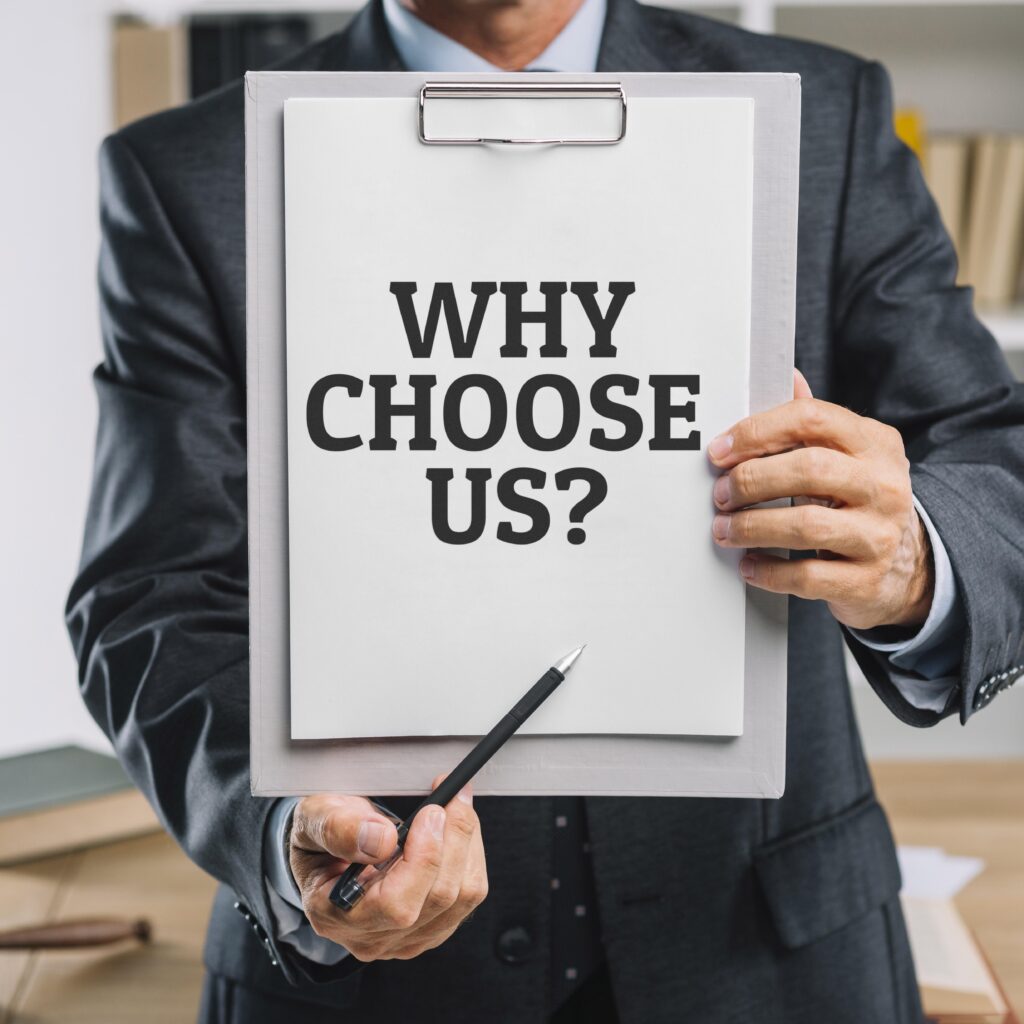 a mon holding board and paper with content "why choose us"